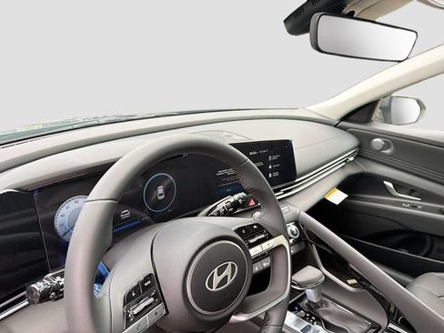 Certified 2026 Hyundai Elantra Limited FWD image 9