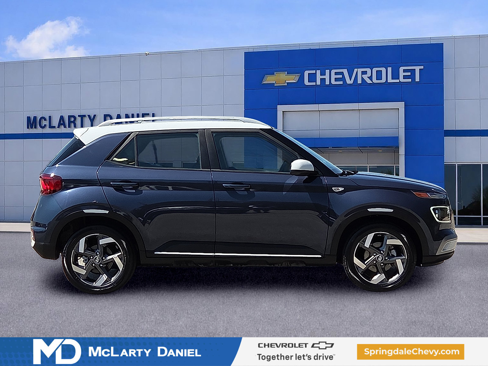 Used 2025 Hyundai Venue Limited FWD image 6