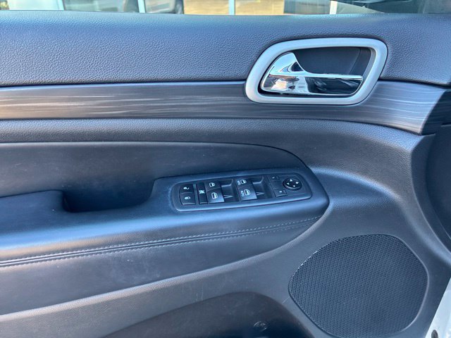 Used 2020 Jeep Grand Cherokee Altitude AWD/4WD image 13