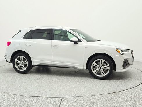 Used 2023 Audi Q3 2.0T Premium image 4
