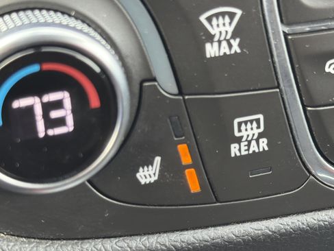 Used 2018 Chevrolet Equinox LT image 19