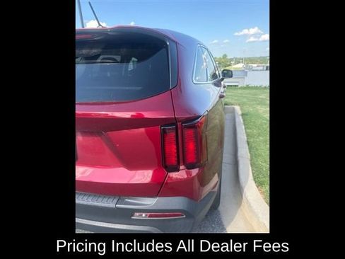 Used 2023 Kia Sorento LX FWD image 4