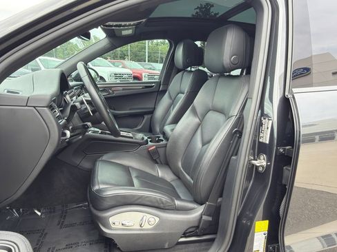 Used 2023 Porsche Macan Turbo AWD/4WD image 10