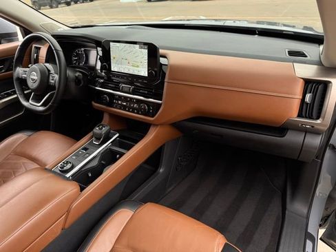 Used 2022 Nissan Pathfinder Platinum w/ Cargo Package image 19