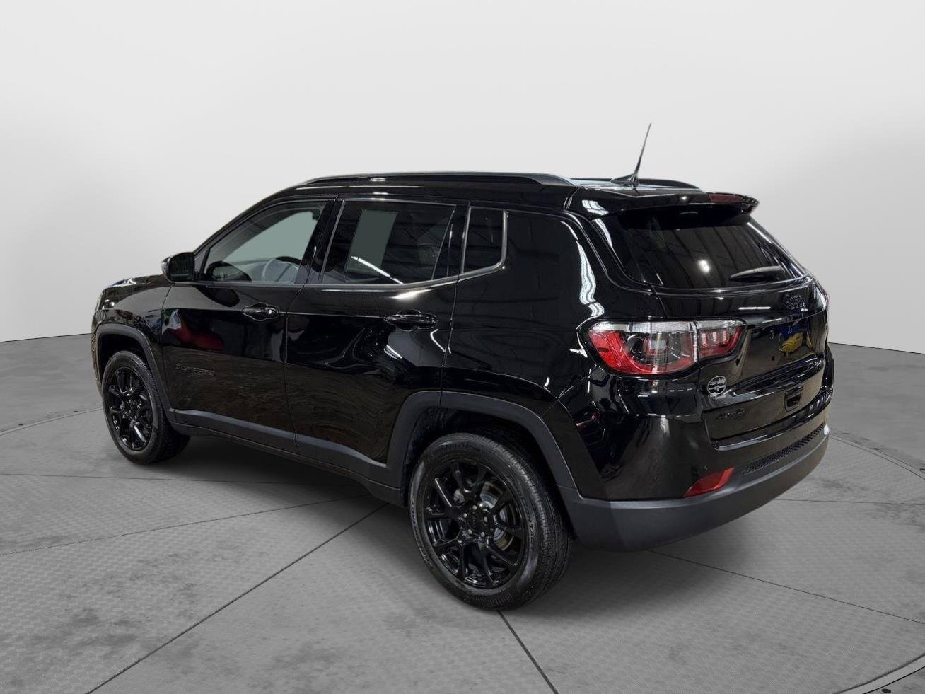 Used 2023 Jeep Compass Latitude AWD/4WD image 11