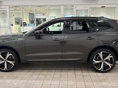Used 2023 Volvo XC60 T8 Ultimate w/ Climate Package image 8