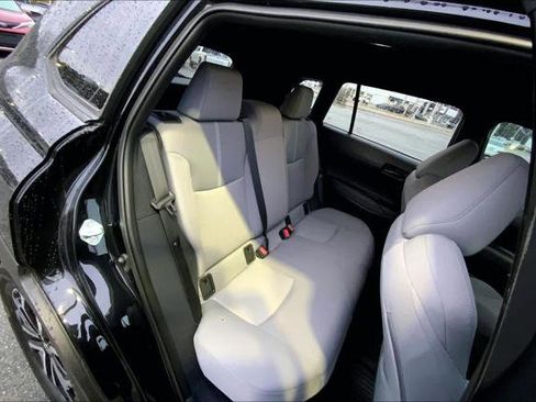 Certified 2024 Toyota Corolla Cross SE image 18