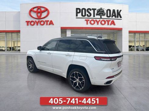 Used 2022 Jeep Grand Cherokee Summit AWD/4WD image 4