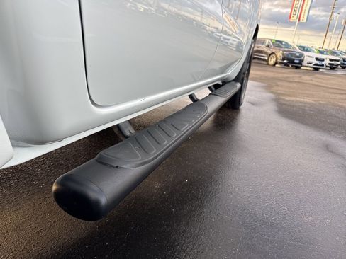 Used 2023 Nissan Frontier SV w/ Midnight Edition Package image 16