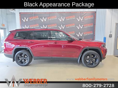 Used 2023 Jeep Grand Cherokee L Limited w/ Black Appearance Package AWD/4WD image 3