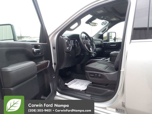 Used 2022 GMC Sierra 3500 Denali w/ Denali Ultimate Package image 9