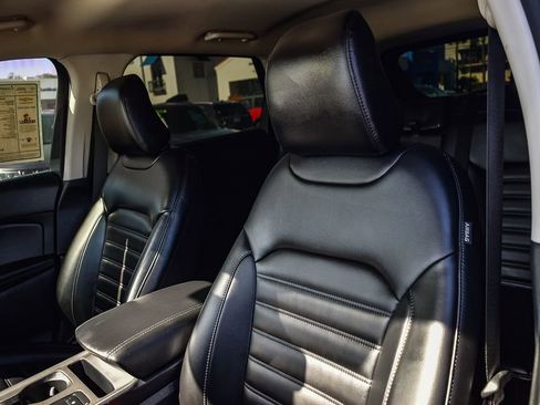 Used 2023 Ford Edge SEL image 24