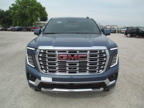 New 2026 GMC Yukon Denali w/ Denali Reserve Package AWD/4WD image 10