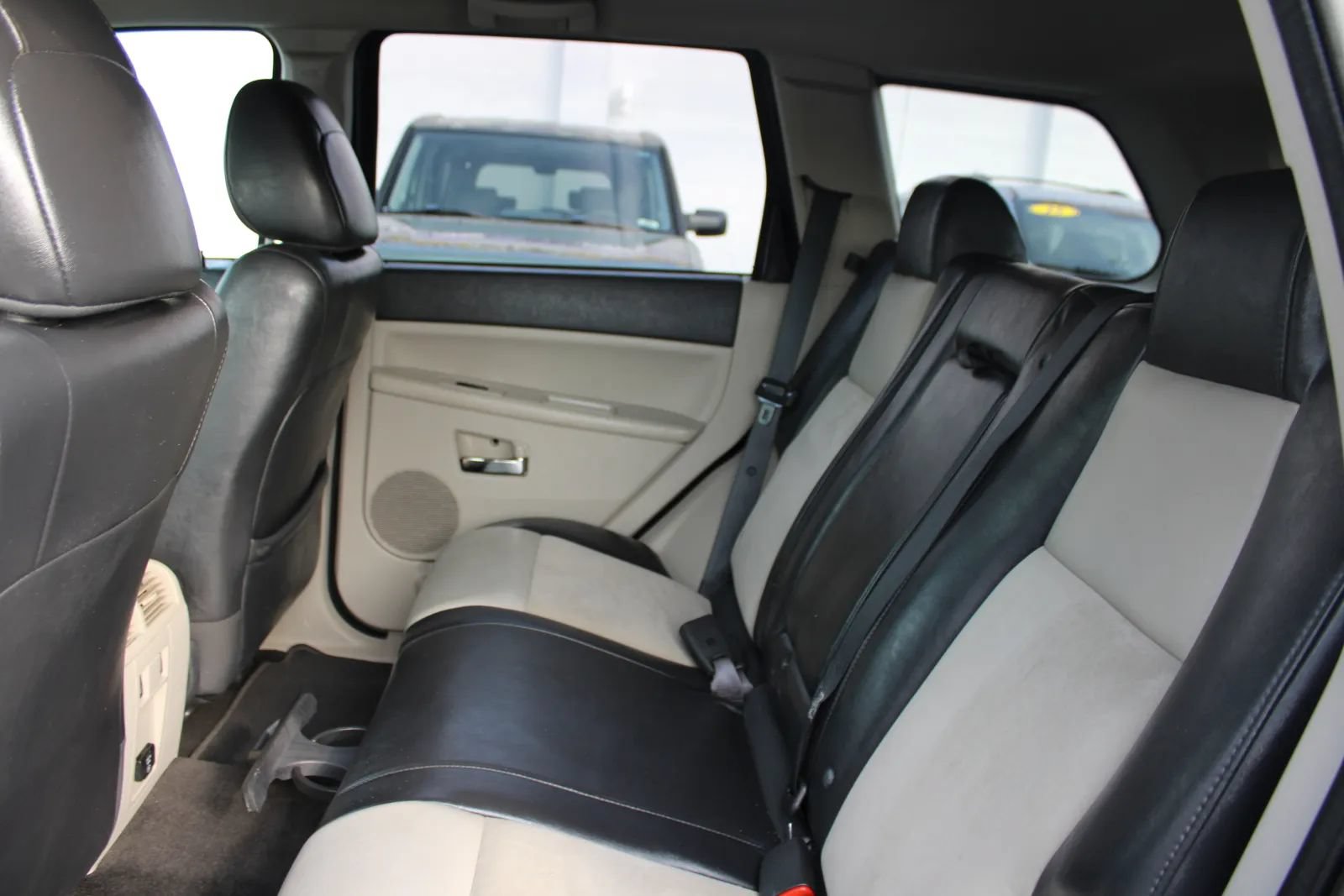 Used 2010 Jeep Grand Cherokee Limited w/ Trailer Tow Group IV AWD/4WD image 26