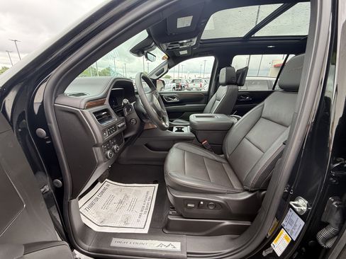Used 2023 Chevrolet Suburban High Country w/ Premium Package 2 AWD/4WD image 24
