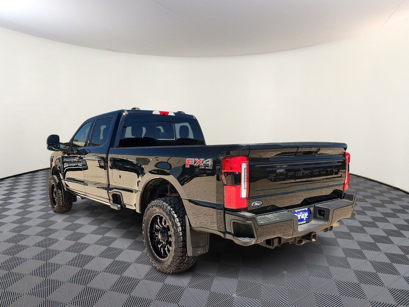 Used 2025 Ford F250 Platinum w/ FX4 Off-Road Package AWD/4WD image 3