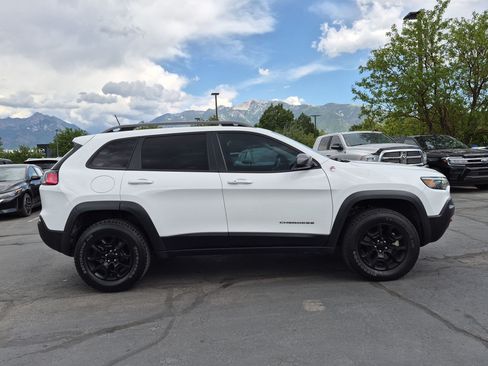 Used 2021 Jeep Cherokee Trailhawk w/ Premium Leather Package AWD/4WD image 2