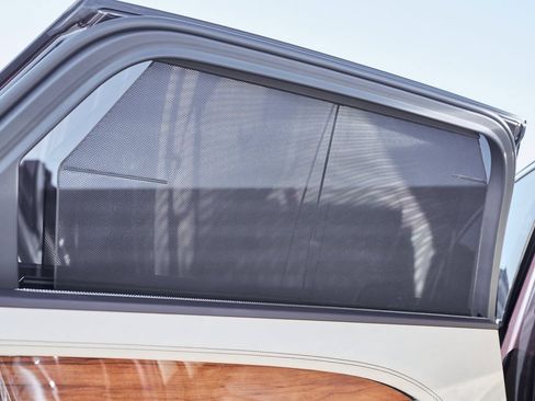 Used 2023 Bentley Bentayga Extended Wheelbase image 54