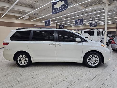 Used 2016 Toyota Sienna XLE FWD image 5