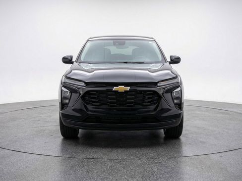 Used 2025 Chevrolet TrailBlazer LT FWD image 2