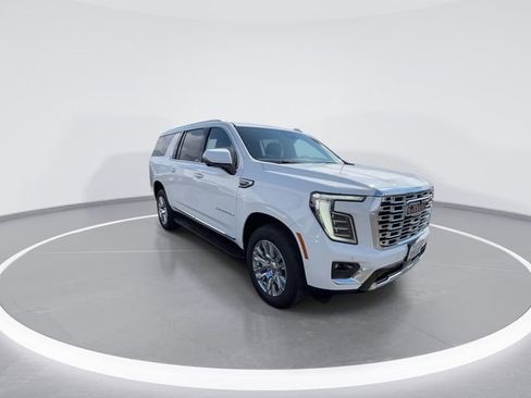 Used 2025 GMC Yukon XL Denali AWD/4WD image 2