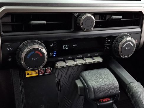 Used 2025 Toyota 4Runner TRD Off-Road Premium AWD/4WD image 15