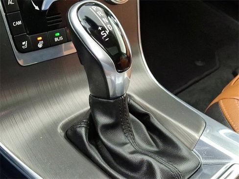 Used 2015 Volvo V60 T5 Cross Country w/ Climate Package image 18