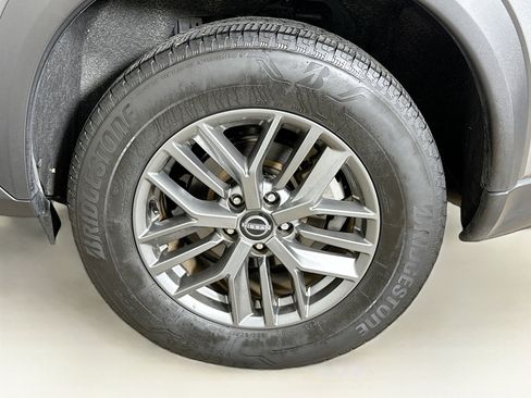 Used 2023 Nissan Rogue S image 11