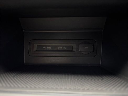 Used 2021 Volkswagen Atlas Cross Sport SE image 68