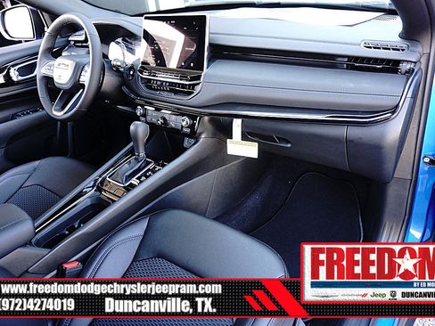 New 2026 Jeep Compass Latitude image 12