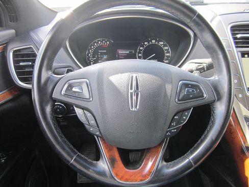 Used 2018 Lincoln MKX Select w/ Select Plus Package AWD/4WD image 18