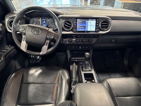 Used 2022 Toyota Tacoma TRD Off-Road w/ TRD Premium Off Road Package AWD/4WD image 9