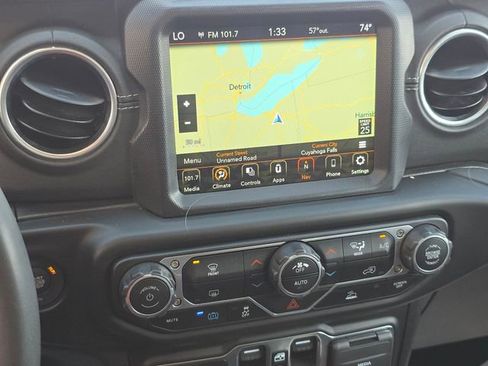 Used 2023 Jeep Wrangler Unlimited Sahara AWD/4WD image 8