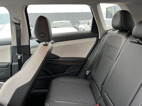 Used 2025 Volkswagen Taos SE image 39