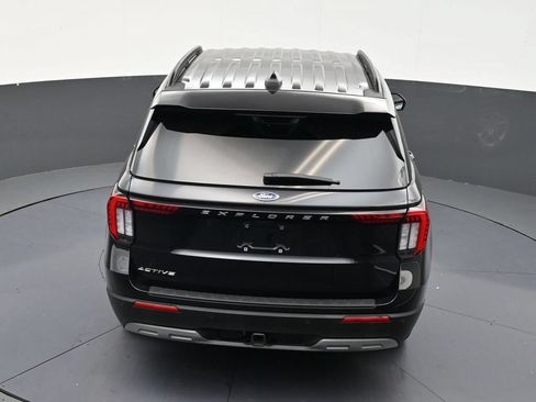 Used 2025 Ford Explorer Active w/ Active Comfort Package RWD image 16