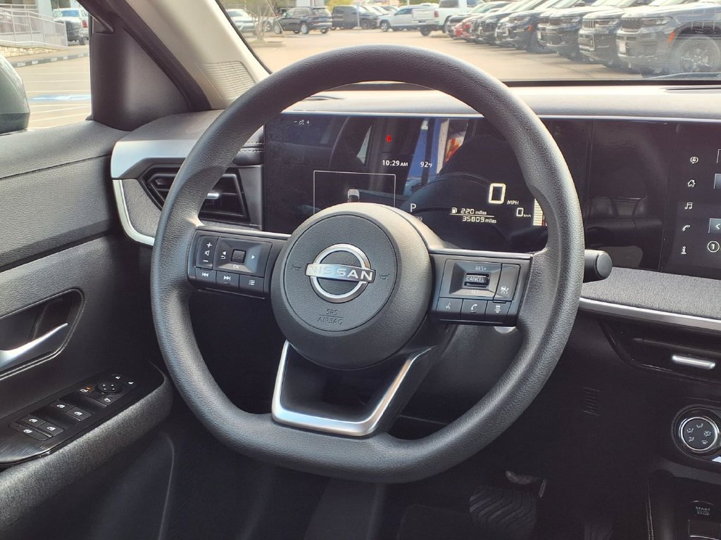 Used 2025 Nissan Kicks SV AWD/4WD image 14