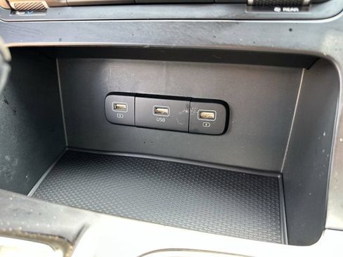 Used 2024 Kia Carnival LX FWD image 36