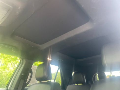 Used 2018 Ford Explorer XLT w/ Equipment Group 202A AWD/4WD image 24