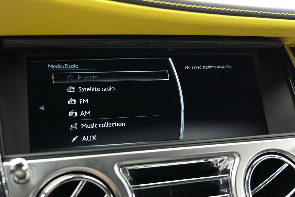 Used 2021 Rolls-Royce Dawn RWD image 33
