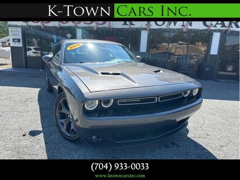 Used 2018 Dodge Challenger SXT Plus RWD image 1