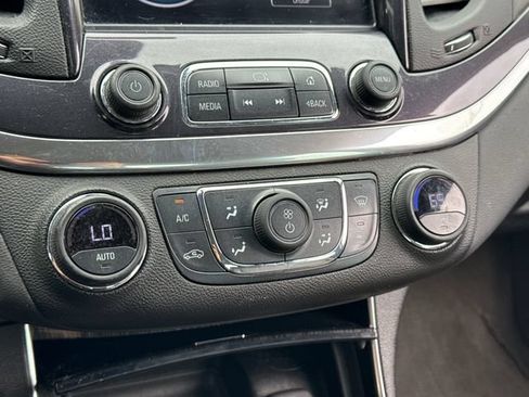 Used 2017 Chevrolet Impala LT FWD image 29