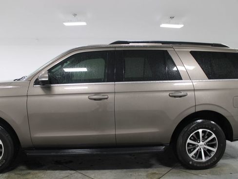 Used 2019 Ford Expedition XLT w/ Equipment Group 201A AWD/4WD image 6