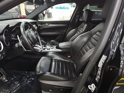 Used 2022 Alfa Romeo Stelvio Veloce image 7