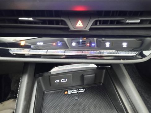 Used 2024 Buick Envision Avenir image 18