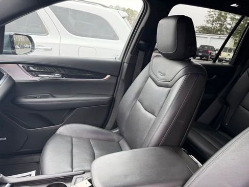 Used 2021 Cadillac XT6 Premium Luxury image 16