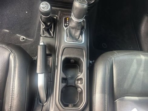 Used 2020 Jeep Wrangler Unlimited Sahara AWD/4WD image 20