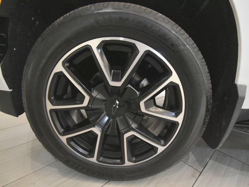 Used 2022 Chevrolet Tahoe RST w/ Luxury Package AWD/4WD image 10