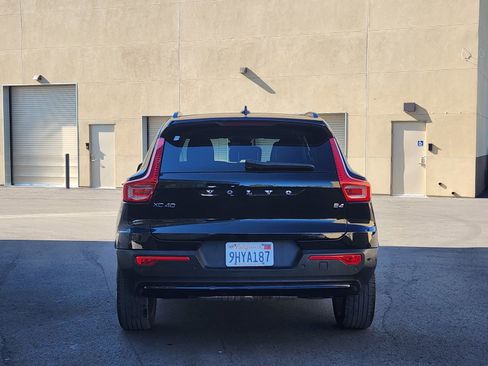 Used 2023 Volvo XC40 B4 Ultimate image 30