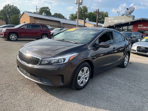 Used 2018 Kia Forte LX image 9