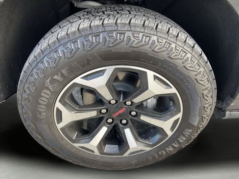Used 2026 GMC Yukon AT4 w/ AT4 Premium Package AWD/4WD image 39